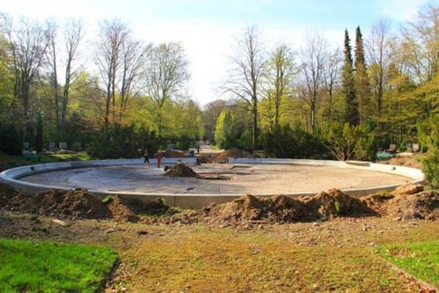 Fontanna w Kwaterze Zasłużonych w przebudowie, źródło zdjęcia www.szczecin.eu