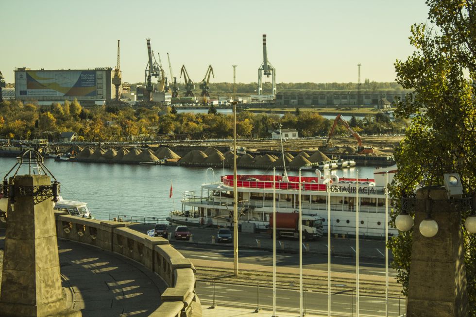 Widok na Wyspę Grodzką (w budowie) oraz na Łasztownię i na budynek Chłodni Szczecińskiej, autor zdjęcia: Alicja Ankiewicz-Żebrowska